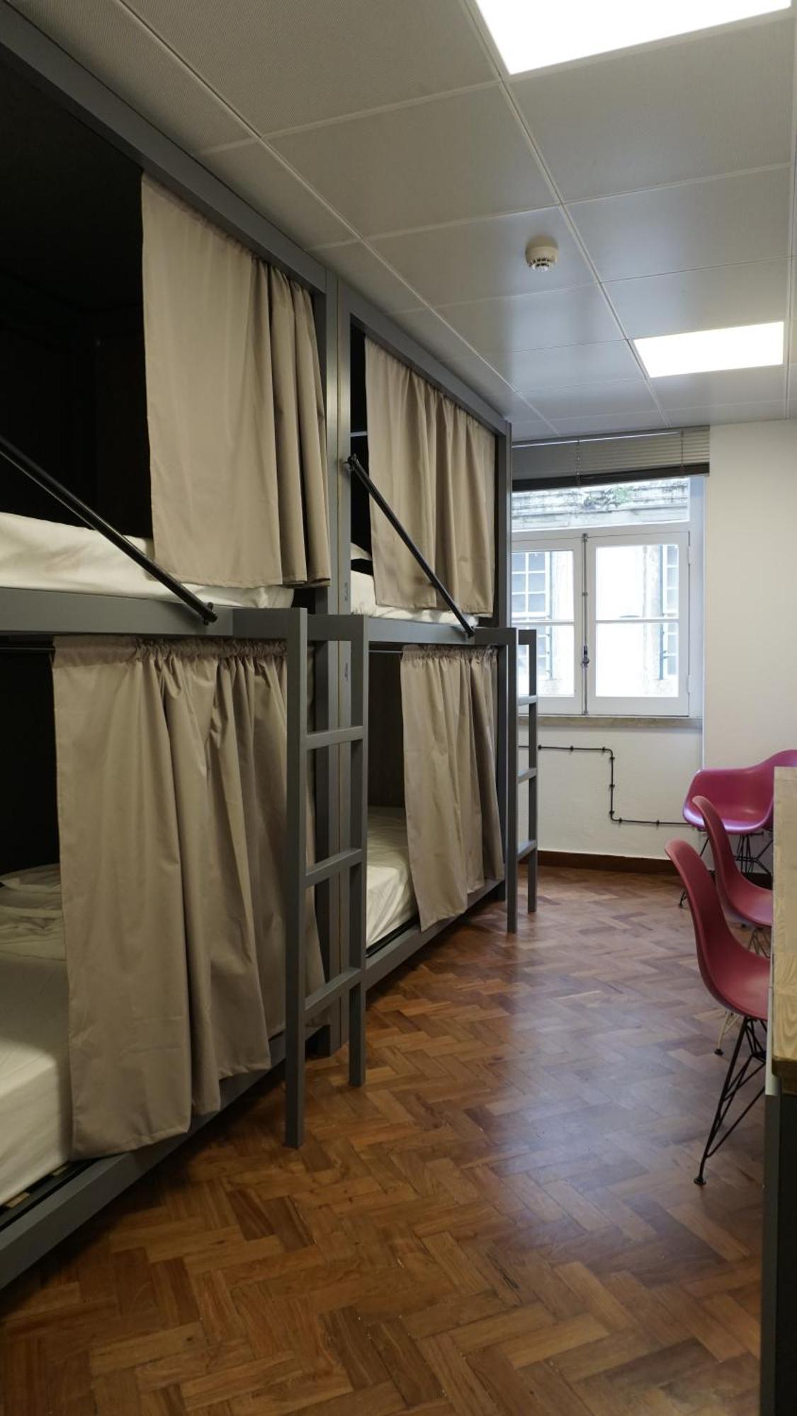 Habitación Cuádruple Económica con baño compartido